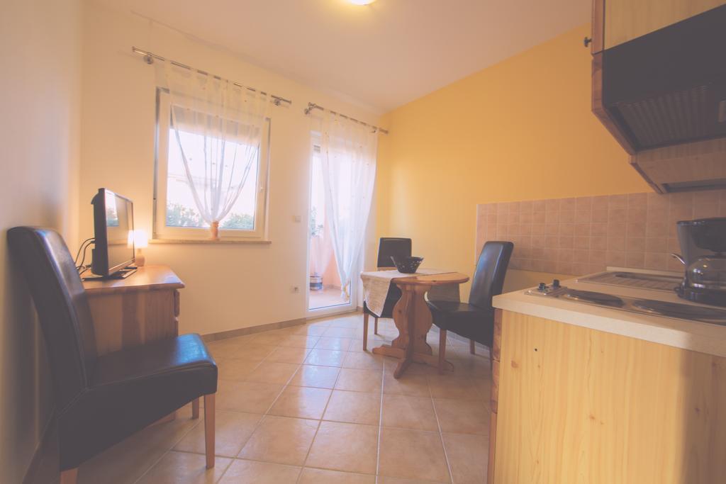 Apartments Meri Ližnjan Zimmer foto